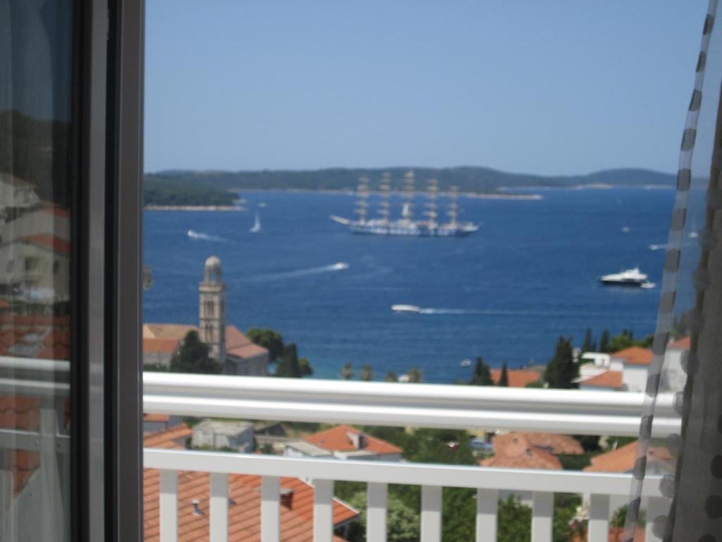 Apartments Kresic Hvar Town Bagian luar foto