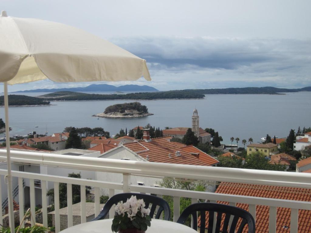 Apartments Kresic Hvar Town Bagian luar foto